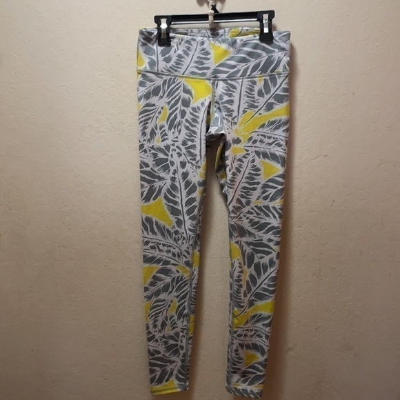 ALO Airbrush Legging  Palm Springs Zest Yellow Gray Leaf Size XS - Picture 2 of 5